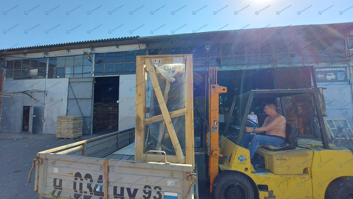 Отгрузка винтового компрессора ZAMMER SKTG11-15-500/O в г. Новороссийск