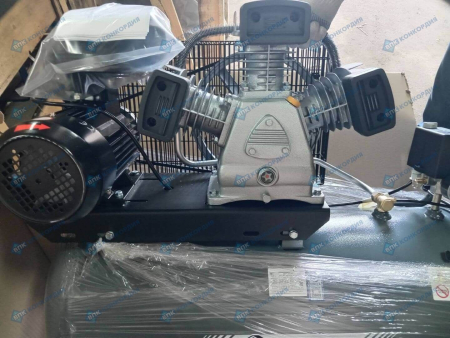 Поршневой компрессор Remeza СБ4/С-100.LB40 фото